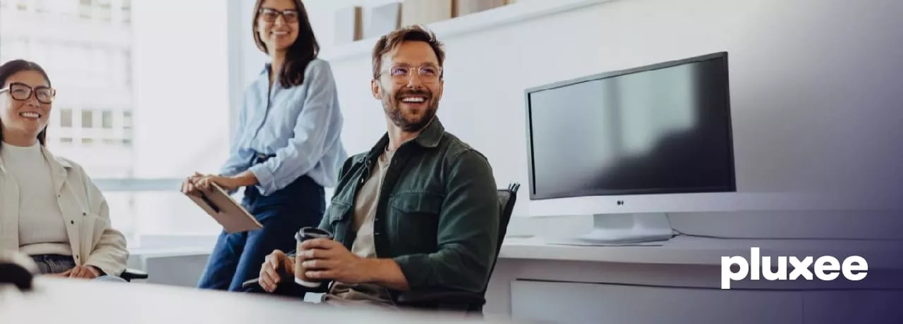 Empleados trabajando en la oficina