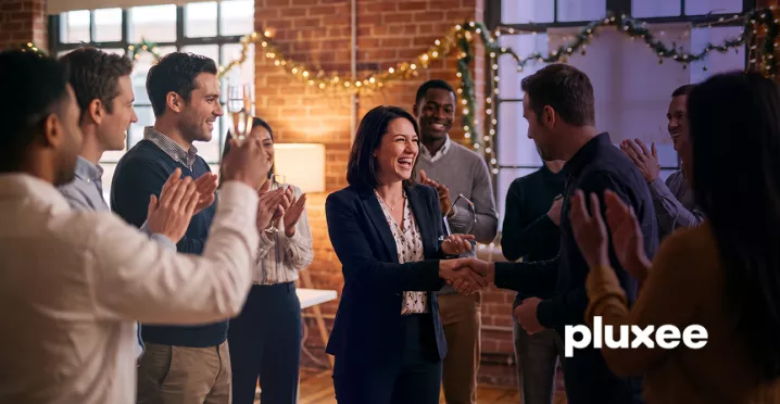 celebrar la Navidad en tu empresa con regalos y reconocimiento laboral