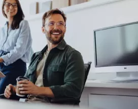 Empleados trabajando en la oficina