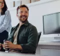 Empleados trabajando en la oficina