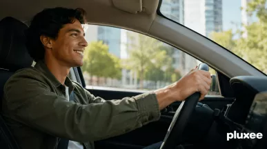 Persona manejando un carro