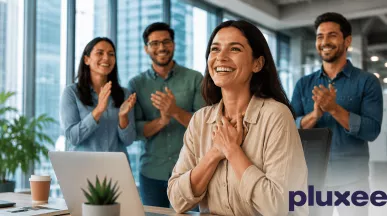 Personas felices en la oficina